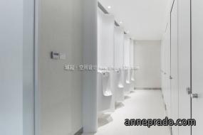 最新卫生间门装修图片