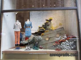 最新服装店橱窗装修设计图片