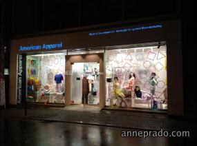 最新服装店橱窗装修设计效果图