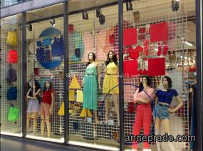 服装店橱窗装修设计效果图大全